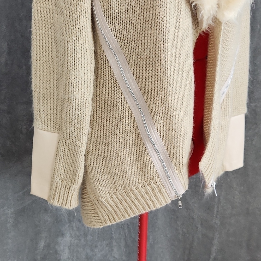 VENUS cable knit sweater - Picture 3 of 12